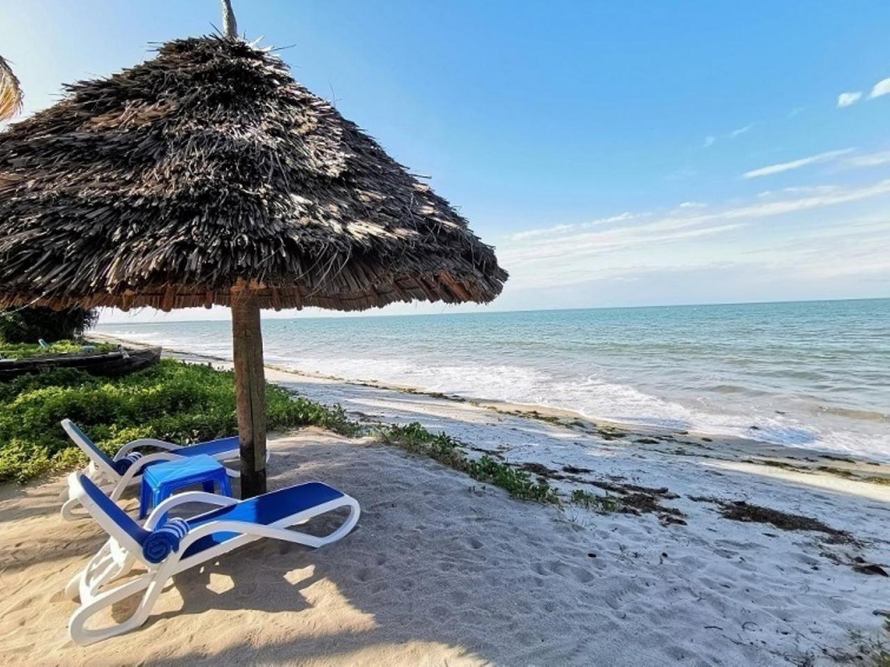 Barry'S Beach Resort Mkwaja Esterno foto